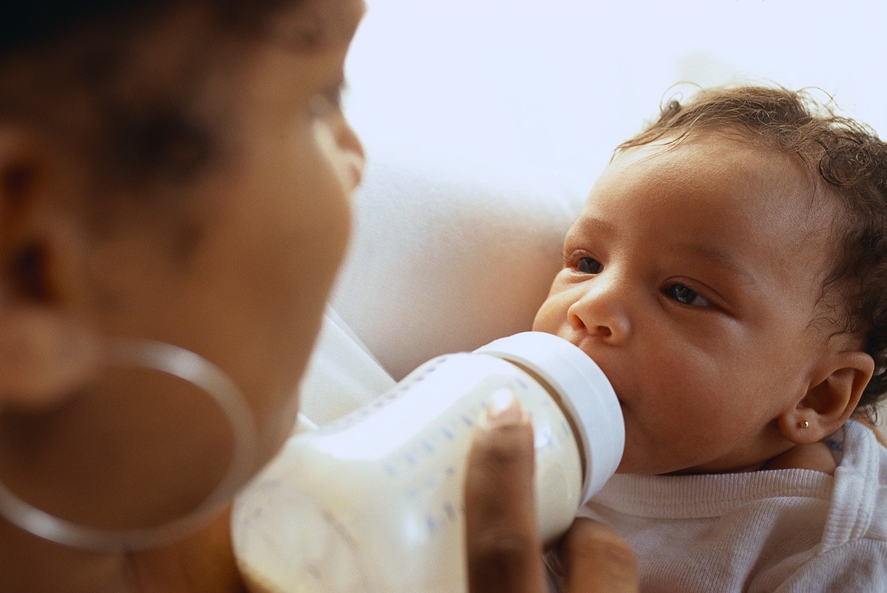 Introducing The Bottle To Your Breastfed Baby Feed The Baby But 